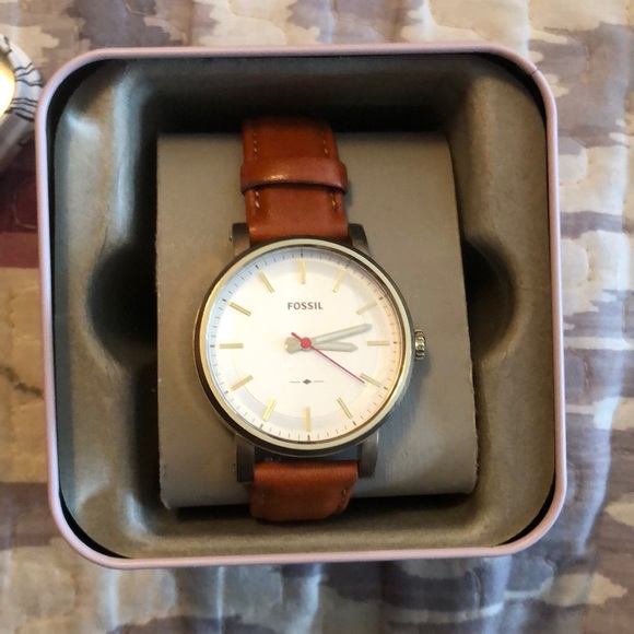 Women’s Fossil Watch - Picture 1 of 3
